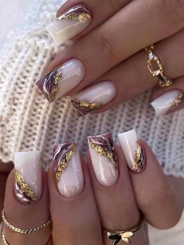 Unhas com folha de ouro