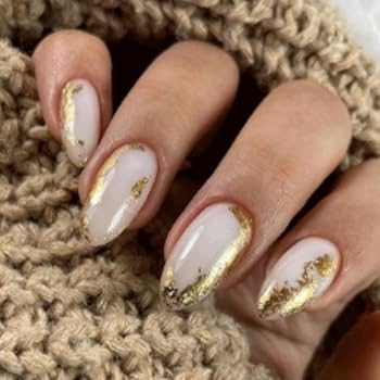 Como aplicar folha de ouro nas unhas
