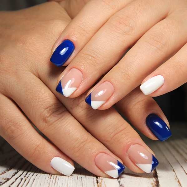 passo a passo unha francesinha azul com glitter