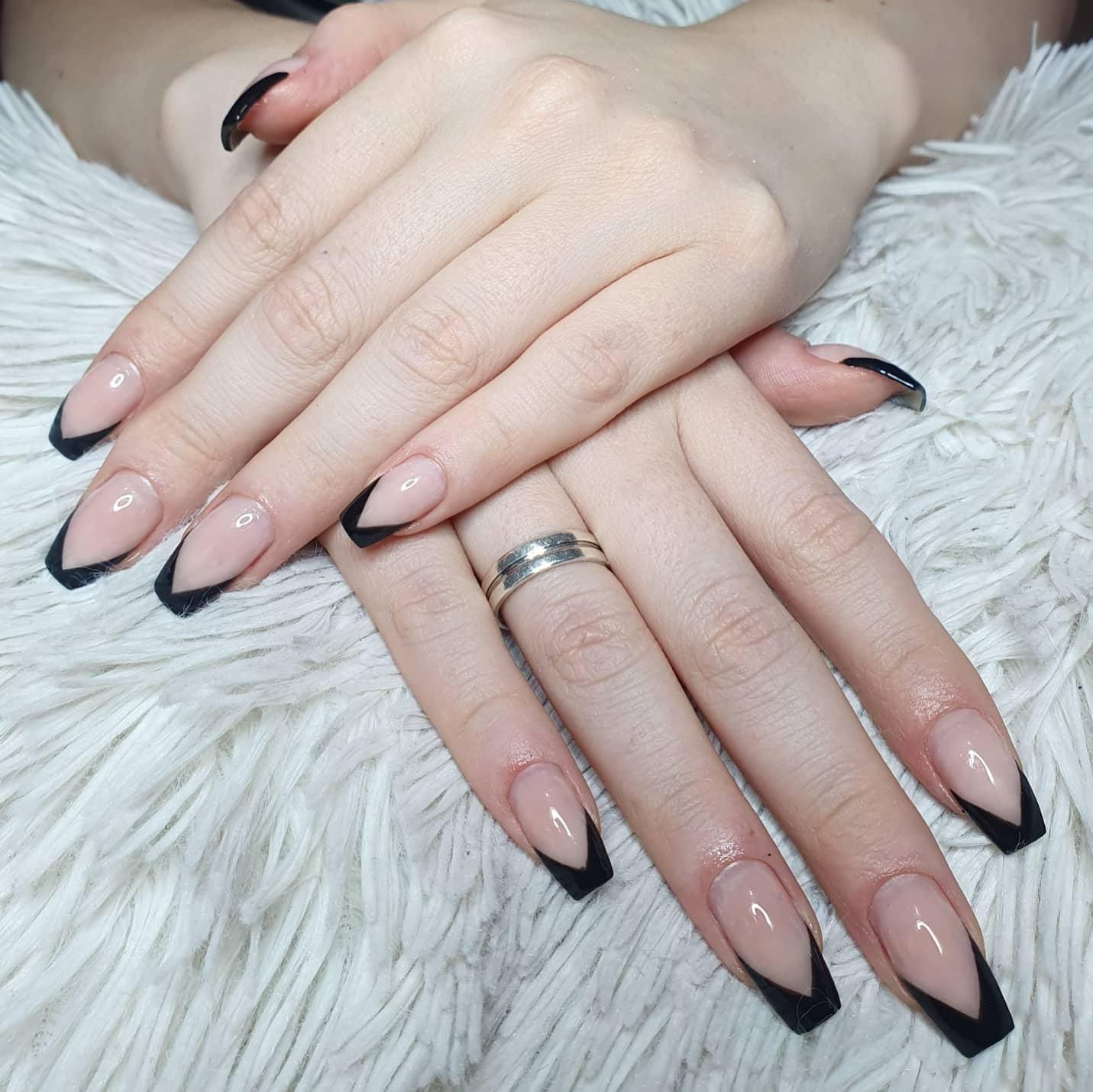5 ideias de títulos:
1. Unhas em Gel Simples: As Tendências Mais Elegantes para 2026
2. Descubra os Formatos de Unhas em Gel que Alongam e Emagrecem os Dedos
3. Nail Tints: O Segredo das Unhas com Glow Saudável
4. Baby Boomer vs. Francesinha Clássica: Qual o Seu Estilo?
5. Unhas Curtas em Gel: Praticidade e Estilo para o Dia a Dia