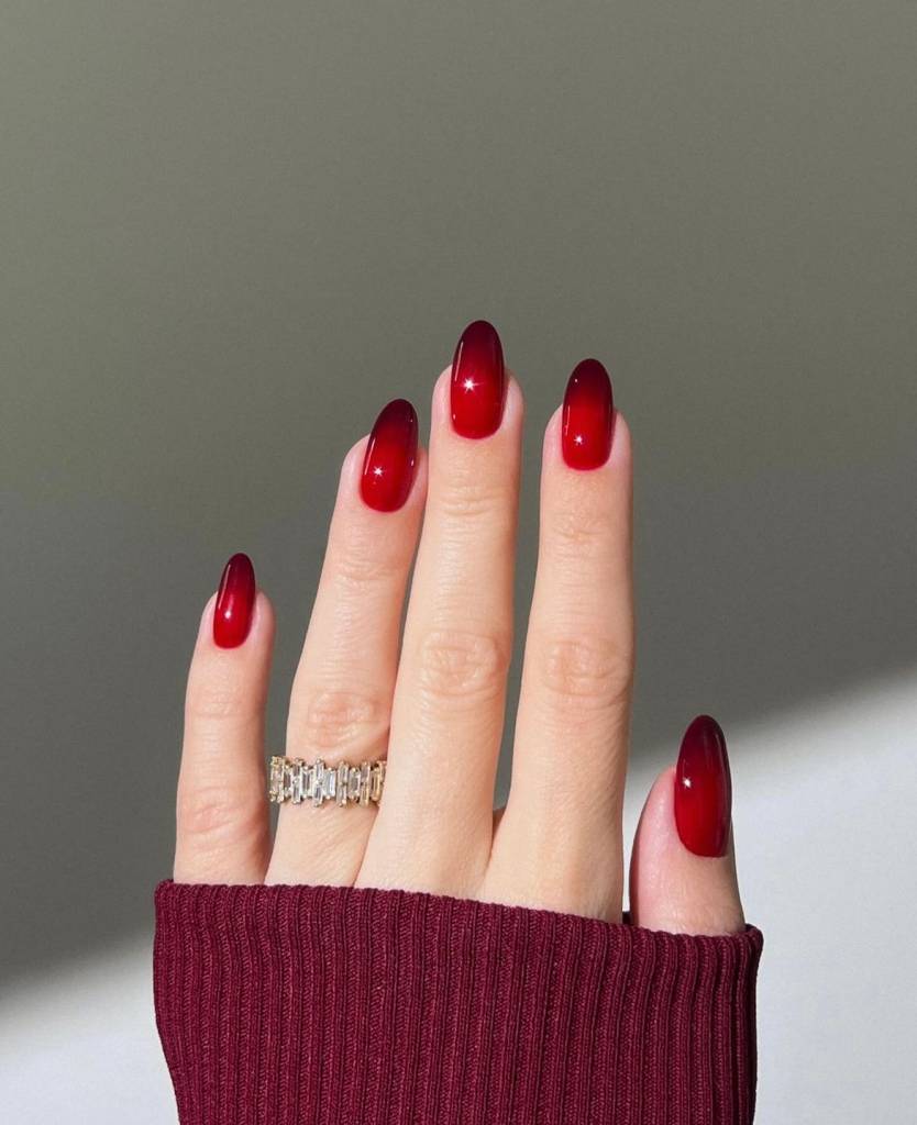 Unhas em Gel Vermelhas: Estilos e Formatos que Combinam com Você