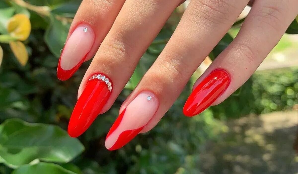 Unhas em Gel Vermelhas: Estilos e Formatos que Combinam com Você