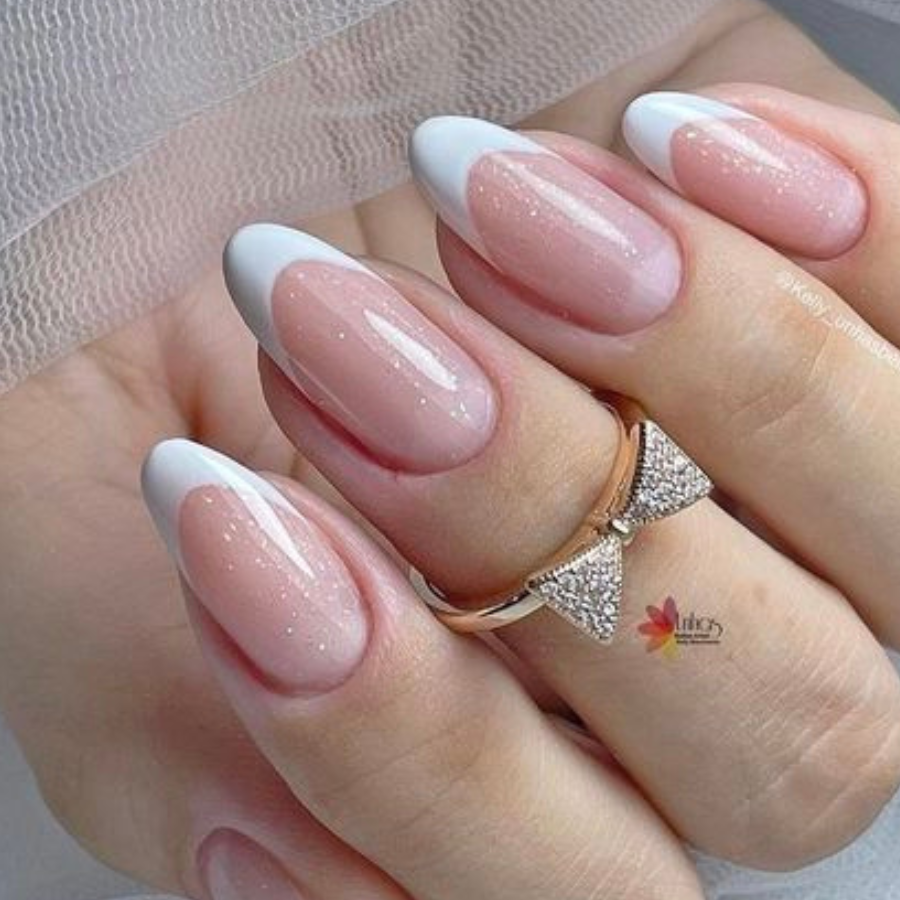 Unhas Amendoadas com Glitter e Strass: Ideias para Festas e Casamentos