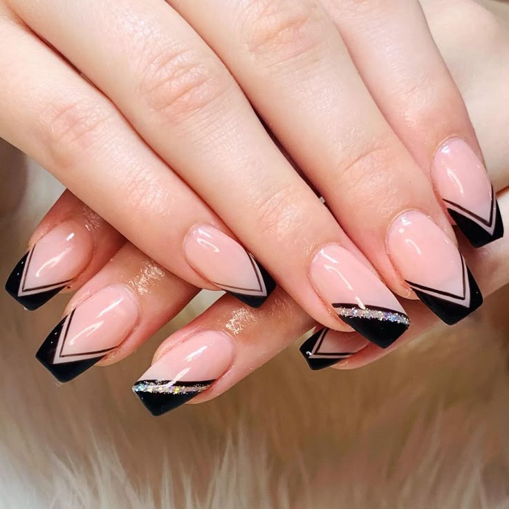 francesinha preta e nude unhas de gel