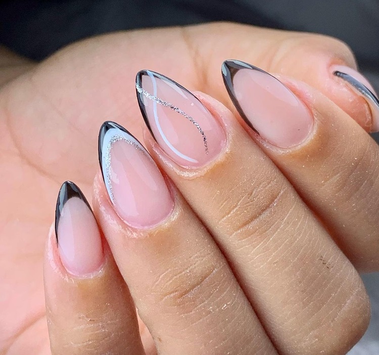 francesinha preta unhas de gel delicada