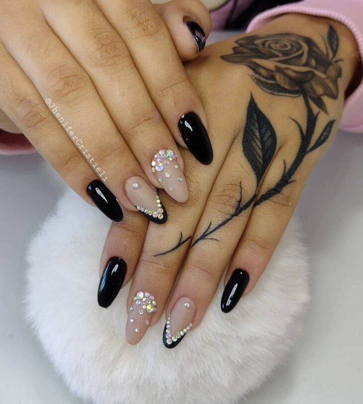 francesinha preta diagonal unhas de gel