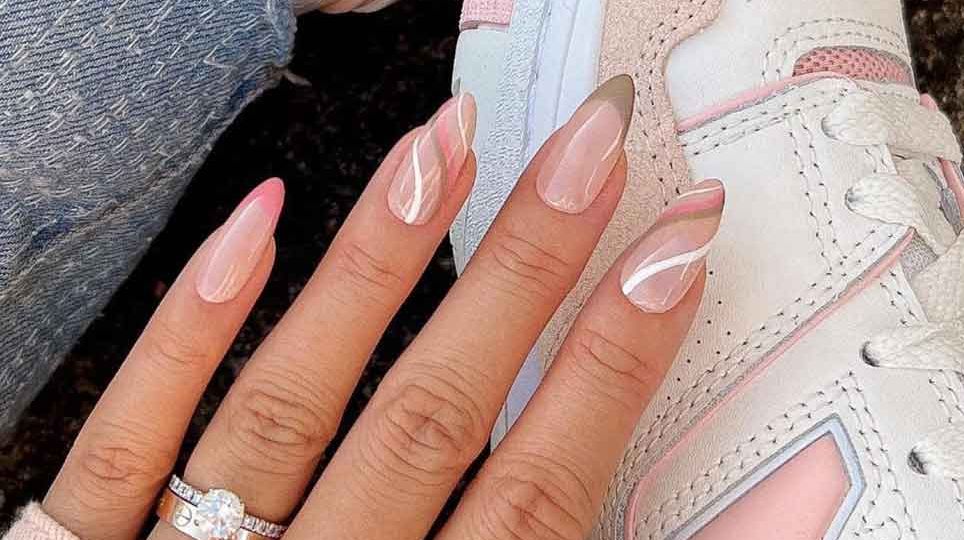 5 ideias de títulos para posts sobre unhas francesinhas:
1. Unhas Francesinhas: Guia Completo de Estilos e Tendências
2. Microfrancesinha: O Minimalismo Elegante que Você Precisa Conhecer
3. Francesinha Colorida vs. Francesinha Clássica: Qual Escolher?
4. Como Fazer Francesinha Perfeita em Casa: Dicas e Truques
5. Francesinha Reversa: A Nova Tendência para Unhas Sofisticadas