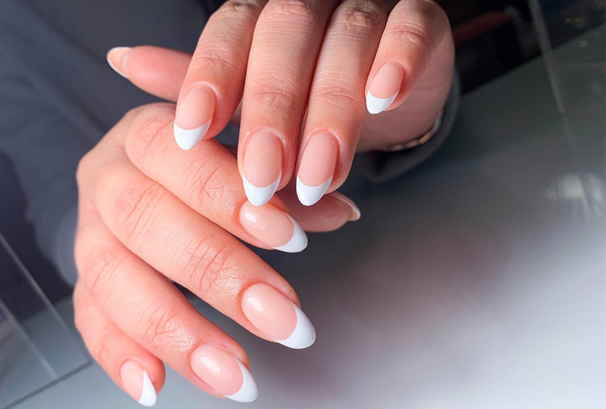 5 ideias de títulos para posts sobre unhas francesinhas:
1. Unhas Francesinhas: Guia Completo de Estilos e Tendências
2. Microfrancesinha: O Minimalismo Elegante que Você Precisa Conhecer
3. Francesinha Colorida vs. Francesinha Clássica: Qual Escolher?
4. Como Fazer Francesinha Perfeita em Casa: Dicas e Truques
5. Francesinha Reversa: A Nova Tendência para Unhas Sofisticadas