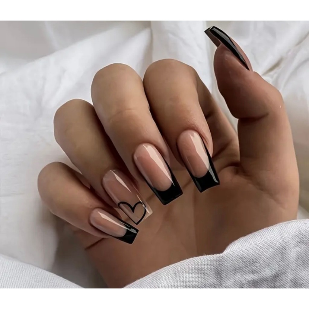 Unhas postiças realistas francesinha com detalhes (ouro, pedrarias)