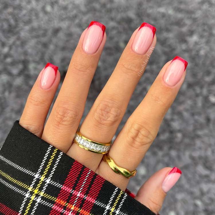 francesinha vermelha unha quadrada