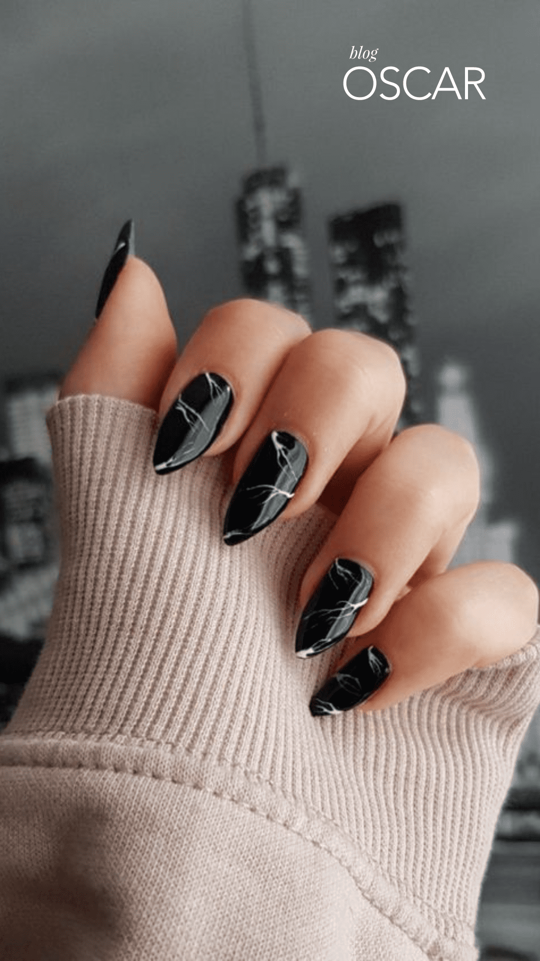 francesinha inversa preta em unhas de gel