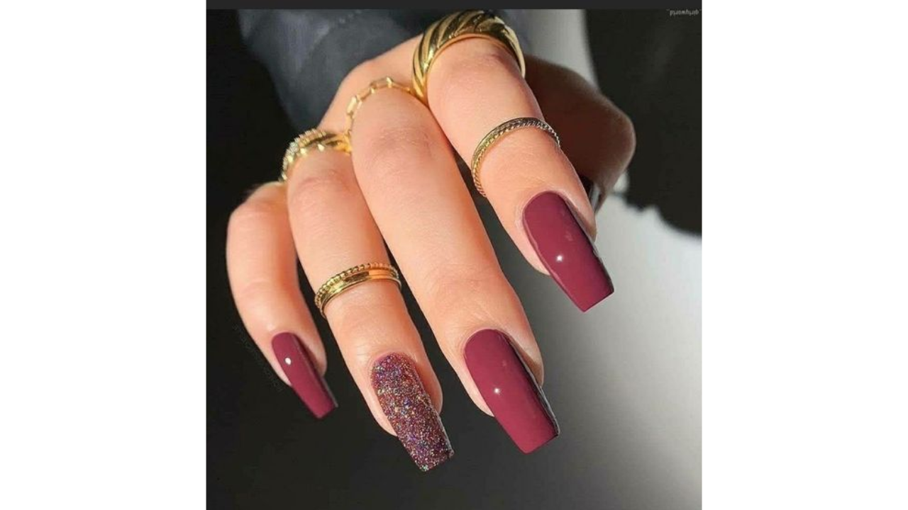 unha em gel glitter minimalista