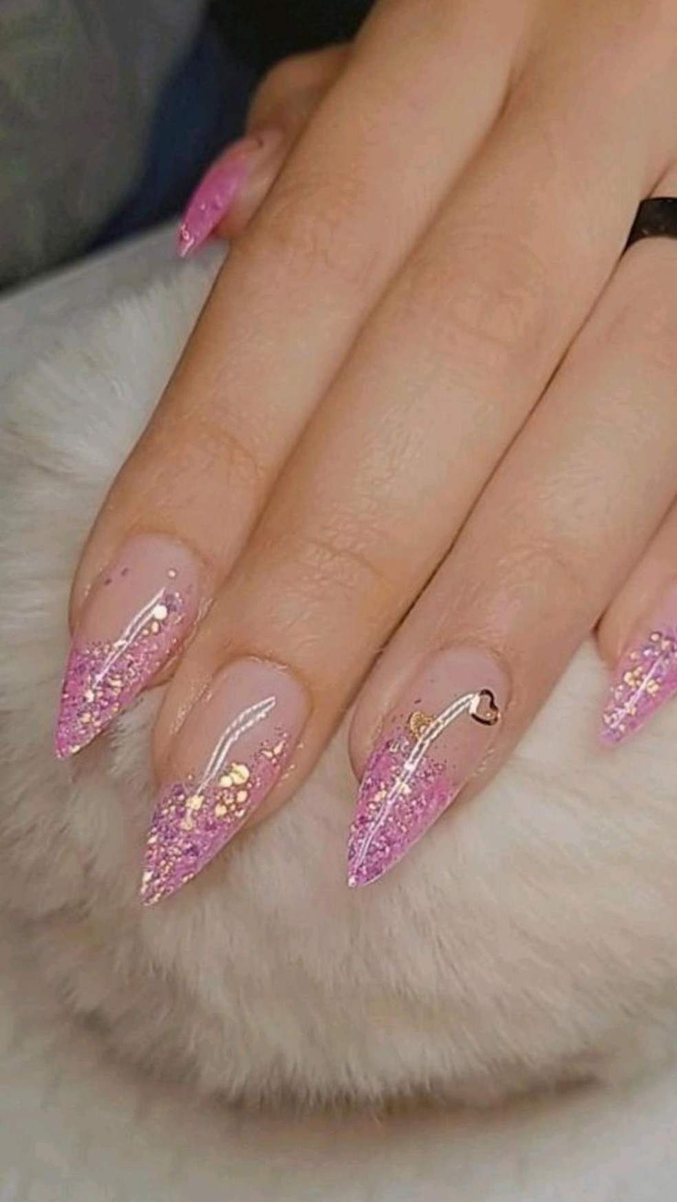 unha em gel glitter amendoado