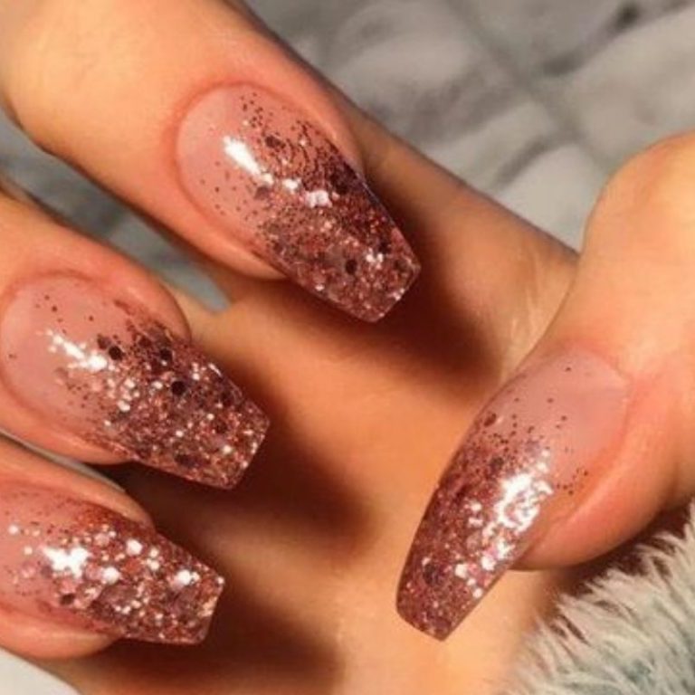 5 ideias de títulos:
1. Unhas de Gel com Glitter Delicado: As Tendências de 2026 que Você Precisa Conhecer
2. Brilho Sofisticado: Como Criar Unhas de Gel Delicadas com Glitter
3. Guia Completo: Unhas de Gel com Glitter Encapsulado e Efeito Cascata
4. Do Minimalismo ao Glamour: Unhas de Gel Delicadas com Toques de Glitter
5. Cores e Formatos: A Combinação Perfeita para Unhas de Gel com Glitter Delicado