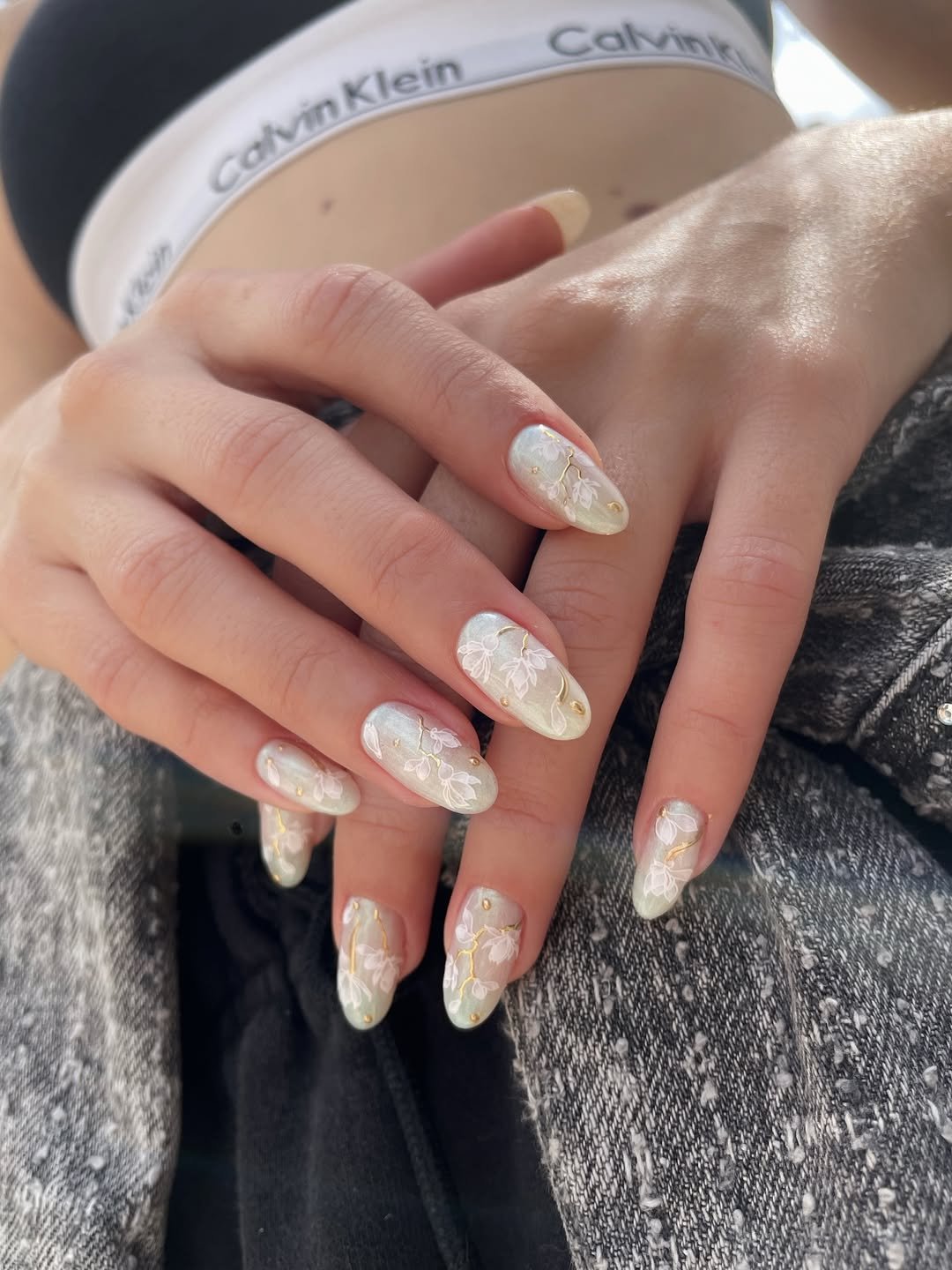 5 ideias de títulos:
1. Unhas de Gel com Glitter Delicado: As Tendências de 2026 que Você Precisa Conhecer
2. Brilho Sofisticado: Como Criar Unhas de Gel Delicadas com Glitter
3. Guia Completo: Unhas de Gel com Glitter Encapsulado e Efeito Cascata
4. Do Minimalismo ao Glamour: Unhas de Gel Delicadas com Toques de Glitter
5. Cores e Formatos: A Combinação Perfeita para Unhas de Gel com Glitter Delicado