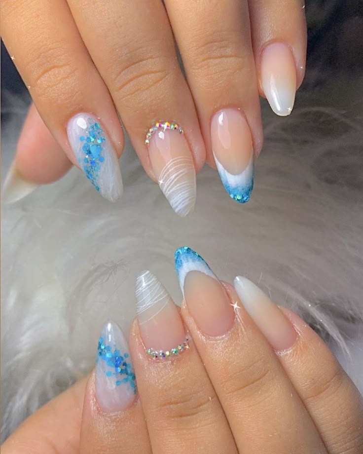 quanto custa fazer unhas decoradas azul e branco