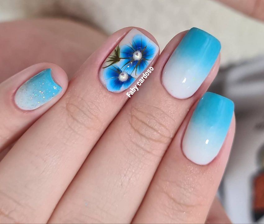 unhas azul e branco vs unhas azul e prata