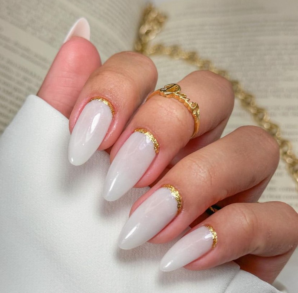 unhas brancas ombré