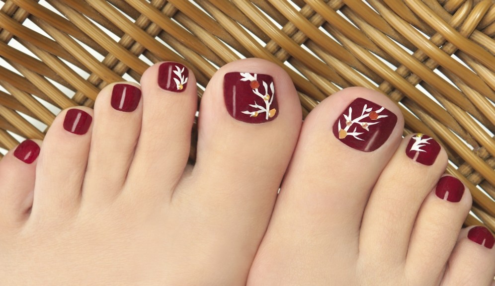 unhas do pé francesinha vs unhas do pé com pedraria