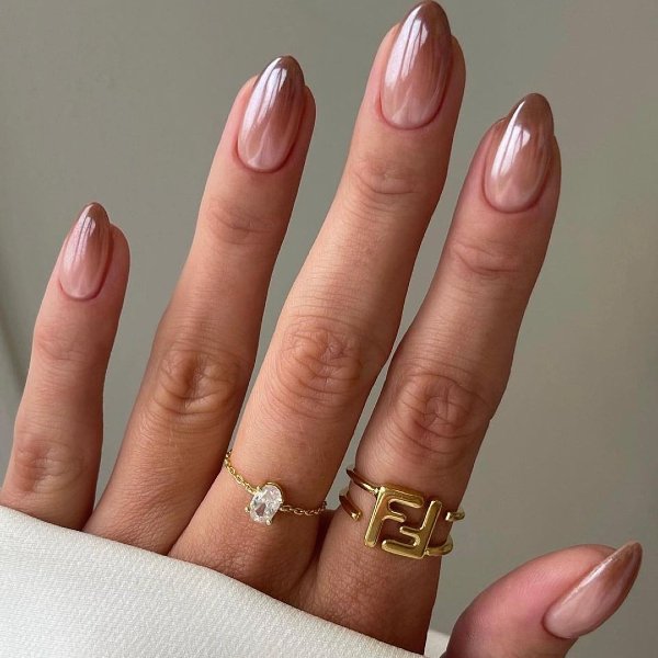 unhas com formato arredondado