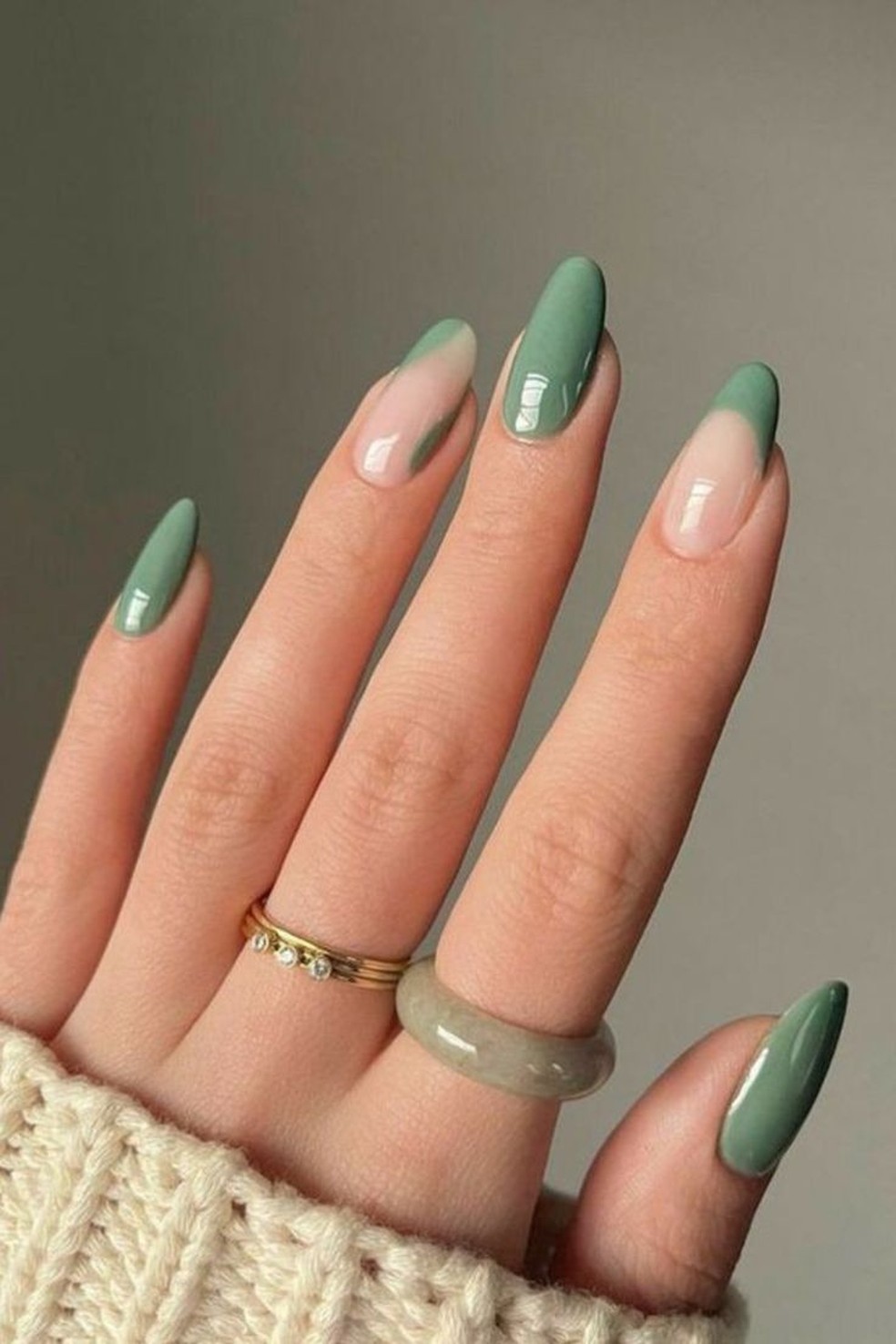 unhas com formato arredondado