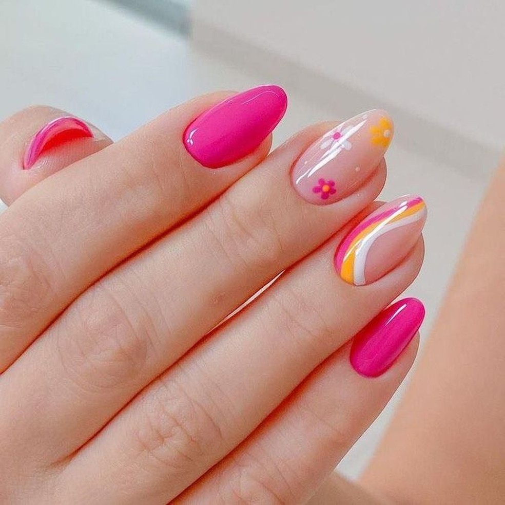 unhas em gel minimalistas