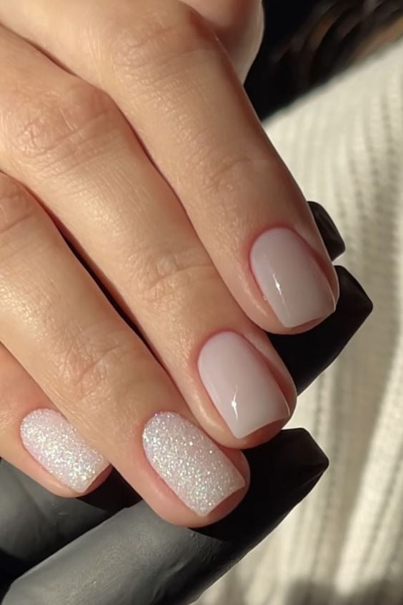 unhas curtas com francesinha fina