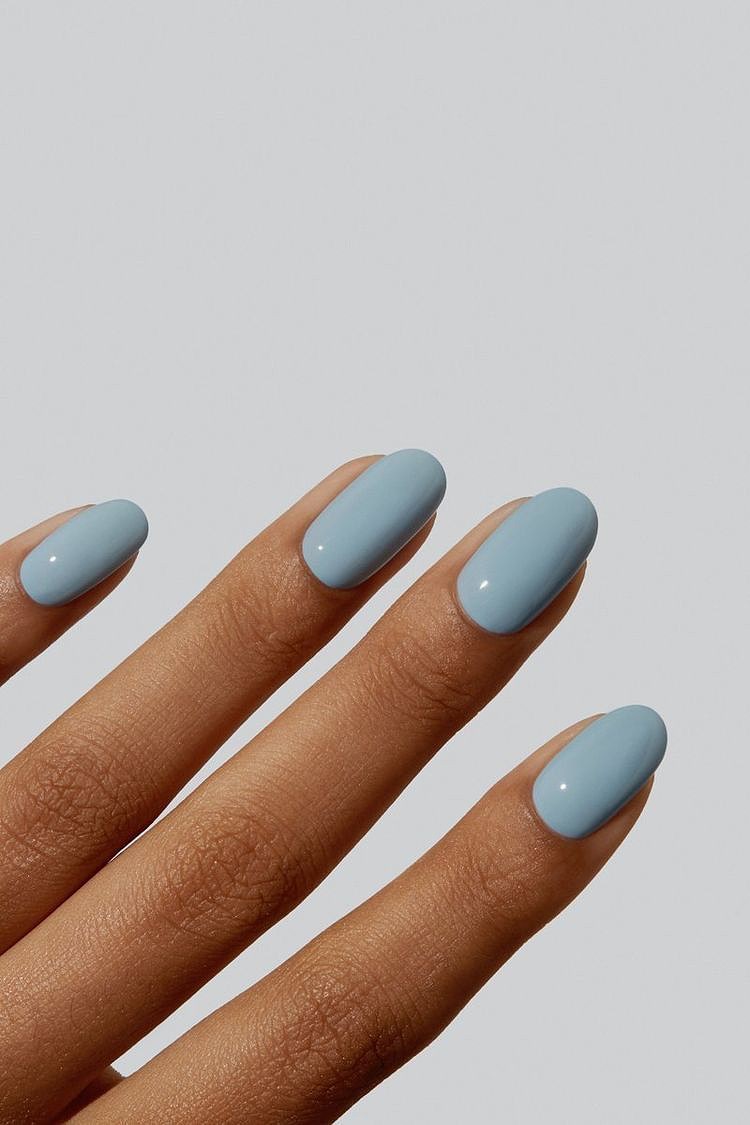 Decoração de Unhas com Borboletas em Azul Claro: Criatividade e Charme