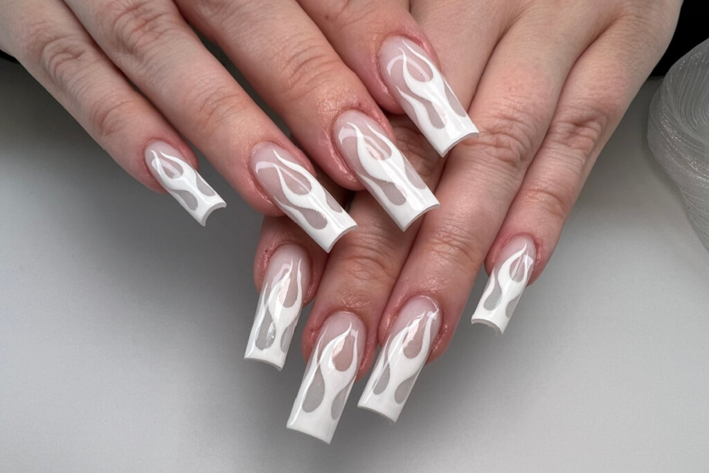 5 ideias de títulos:
1. Unhas Brancas: O Guia Completo de Estilos e Tendências
2. Nail Art Branca: Inspire-se com Designs Clássicos e Modernos
3. Como Pintar Unhas Brancas Perfeitas: Dicas Infalíveis
4. Unhas Brancas para Cada Ocasião: Do Dia a Dia a Eventos Especiais
5. Baby Boomer e Francesinha: As Variações Mais Amadas de Unhas Brancas