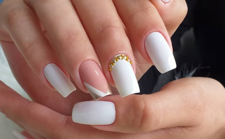 unhas brancas ombré