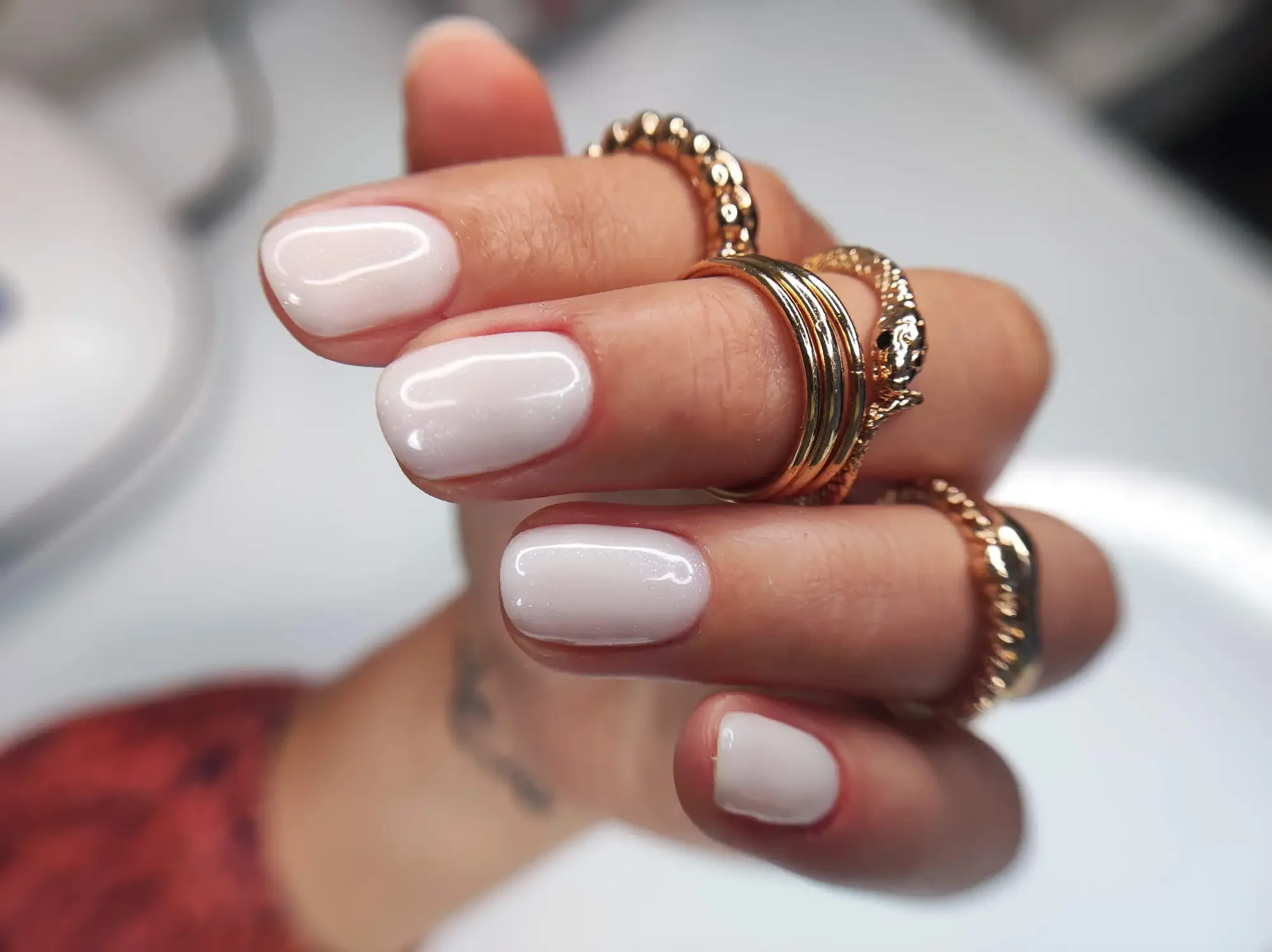 unhas brancas quadradas