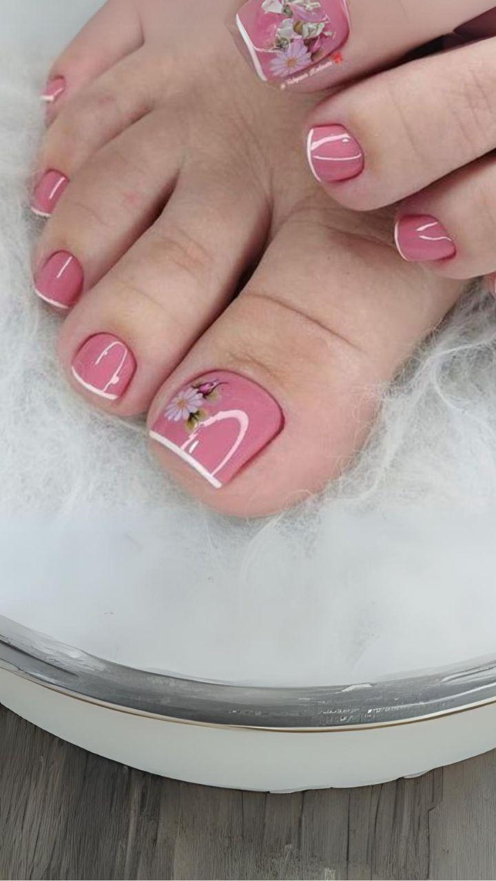 Inspirações de Nail Art Floral para os Pés: Elegância e Delicadeza