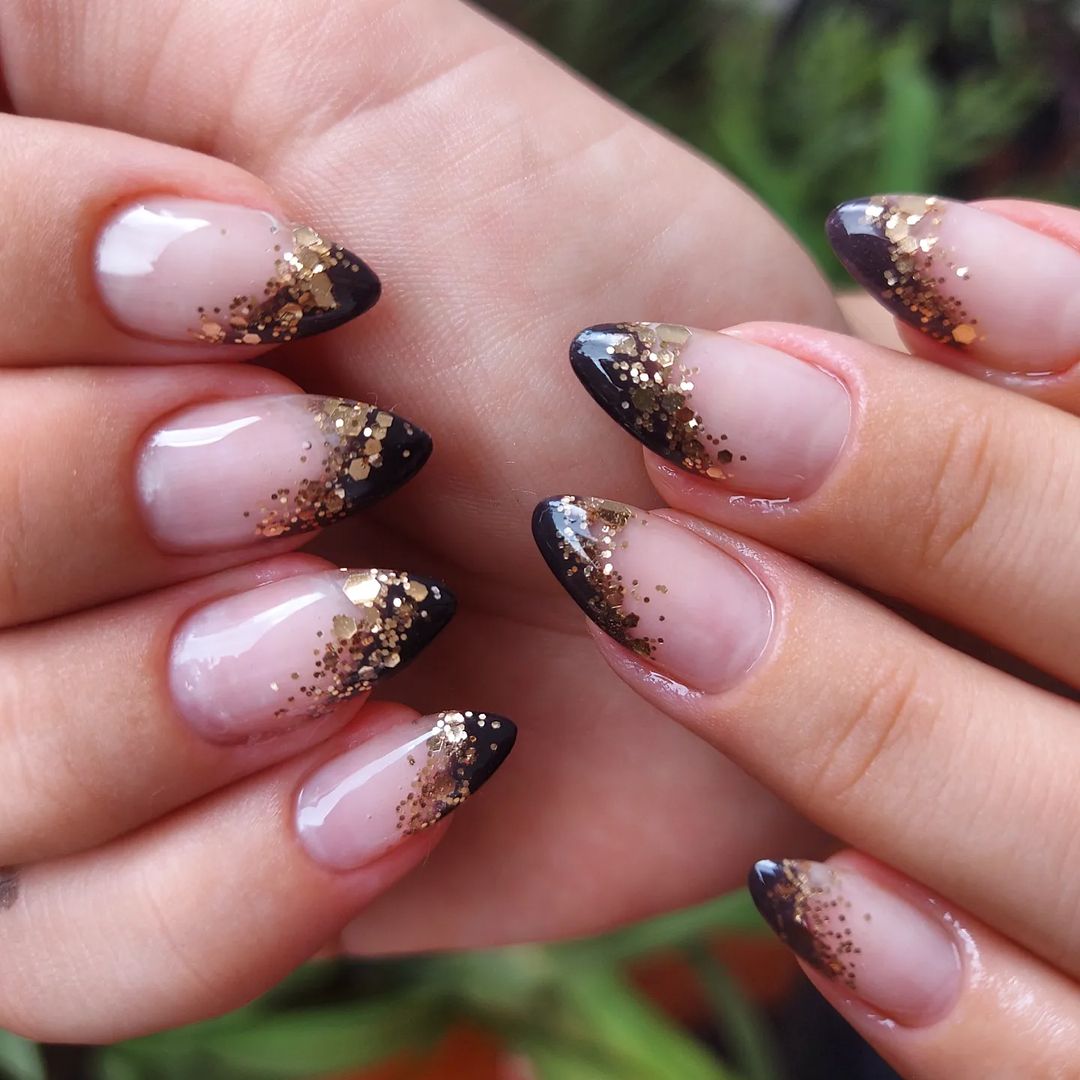 Nail Art Minimalista em Preto: Elegância e Simplicidade