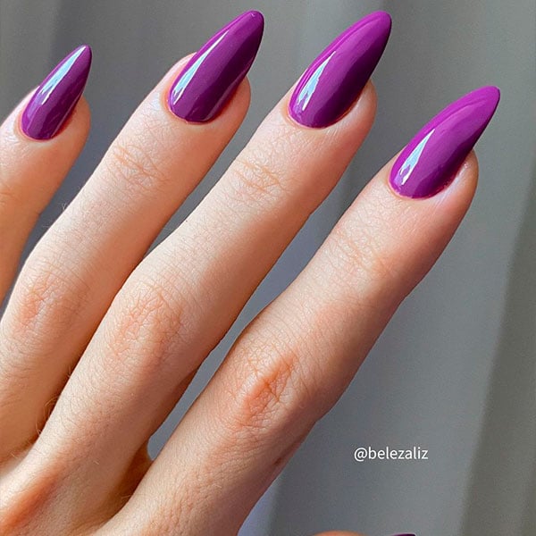 Unhas em Gel Roxas Minimalistas: Elegância e Simplicidade