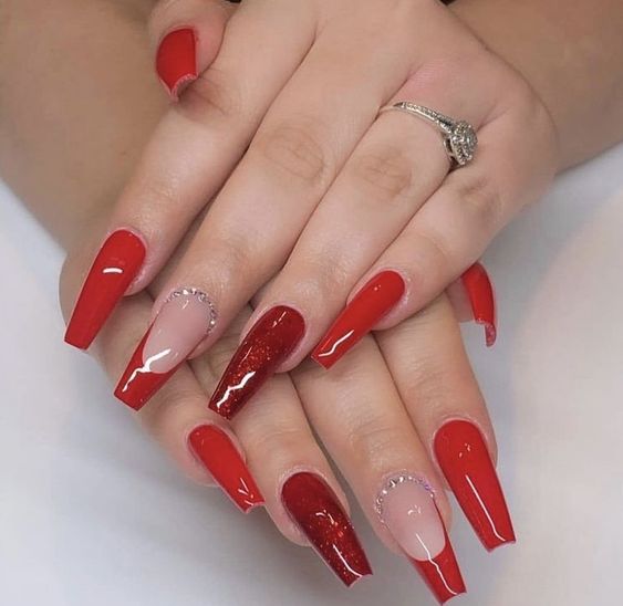 Ideias de Nail Art Minimalista para Unhas Vermelhas em Gel