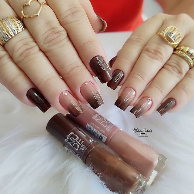 5 ideias de títulos:
1. Unhas Marrons: O Guia Completo da Tendência 