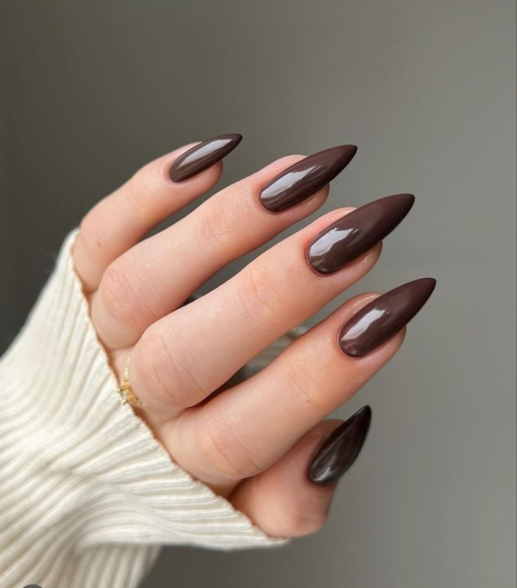 unha stiletto decorada