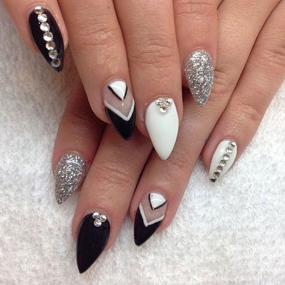 unha stiletto delicada