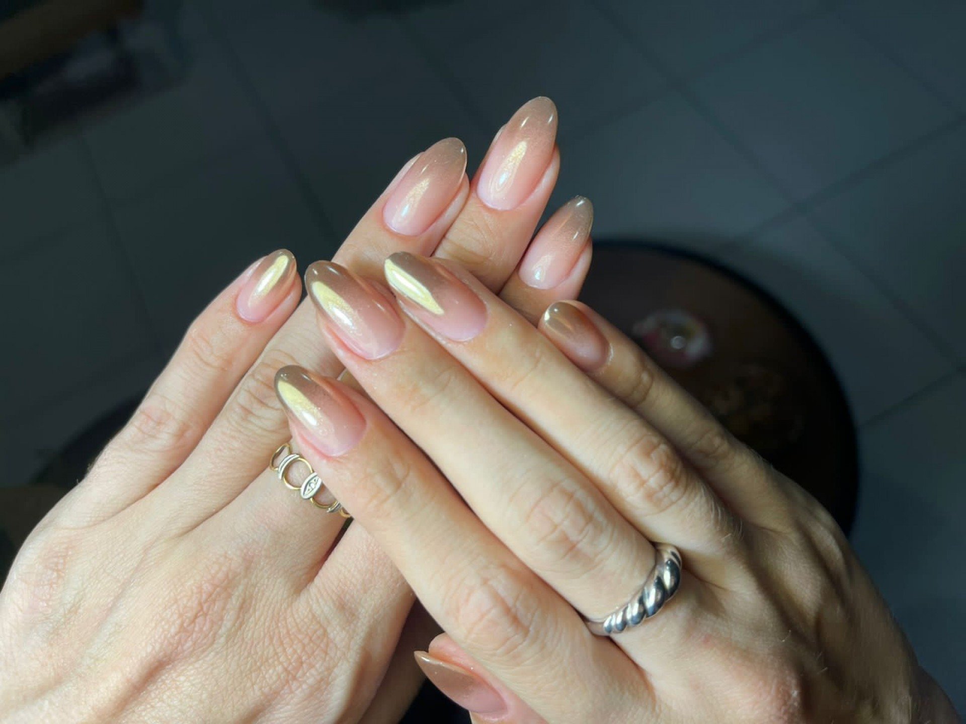 unhas de gel com pedrarias