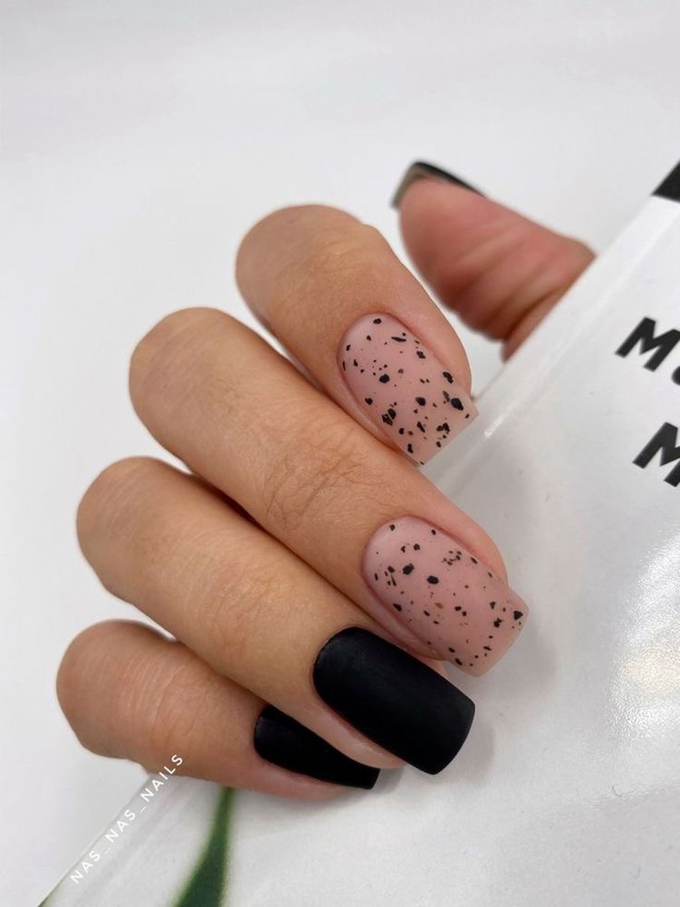 5 ideias de títulos:
1. Unhas em Gel: As Tendências Mais Quentes para 2025/2026
2. Guia Completo: Como Cuidar das Suas Unhas em Gel para Máxima Durabilidade
3. Inspire-se: Galeria de Unhas em Gel com Designs Exclusivos
4. Formatos e Cores: Descubra o Estilo Perfeito de Unha em Gel para Você
5. Unhas em Gel vs. Outros Alongamentos: Vantagens e Desvantagens