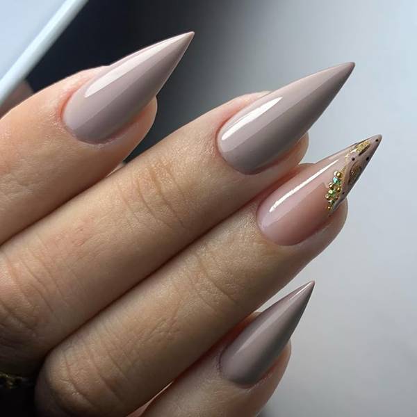 5 Ideias de Títulos para Posts sobre Tendências de Unhas de Gel 2026:
1. Unhas de Gel 2026: Minimalismo Sofisticado e Cores Clássicas Reinam
2. Descubra os Formatos e Cores que Vão Dominar as Unhas de Gel em 2026
3. Do Banho de Gel à Nail Art Gráfica: As Tendências de Unhas para 2026
4. Unhas de Gel: Como Adotar o Minimalismo Sofisticado em 2026
5. Tendências de Unhas de Gel: Cores Vibrantes e Efeitos Modernos para 2026