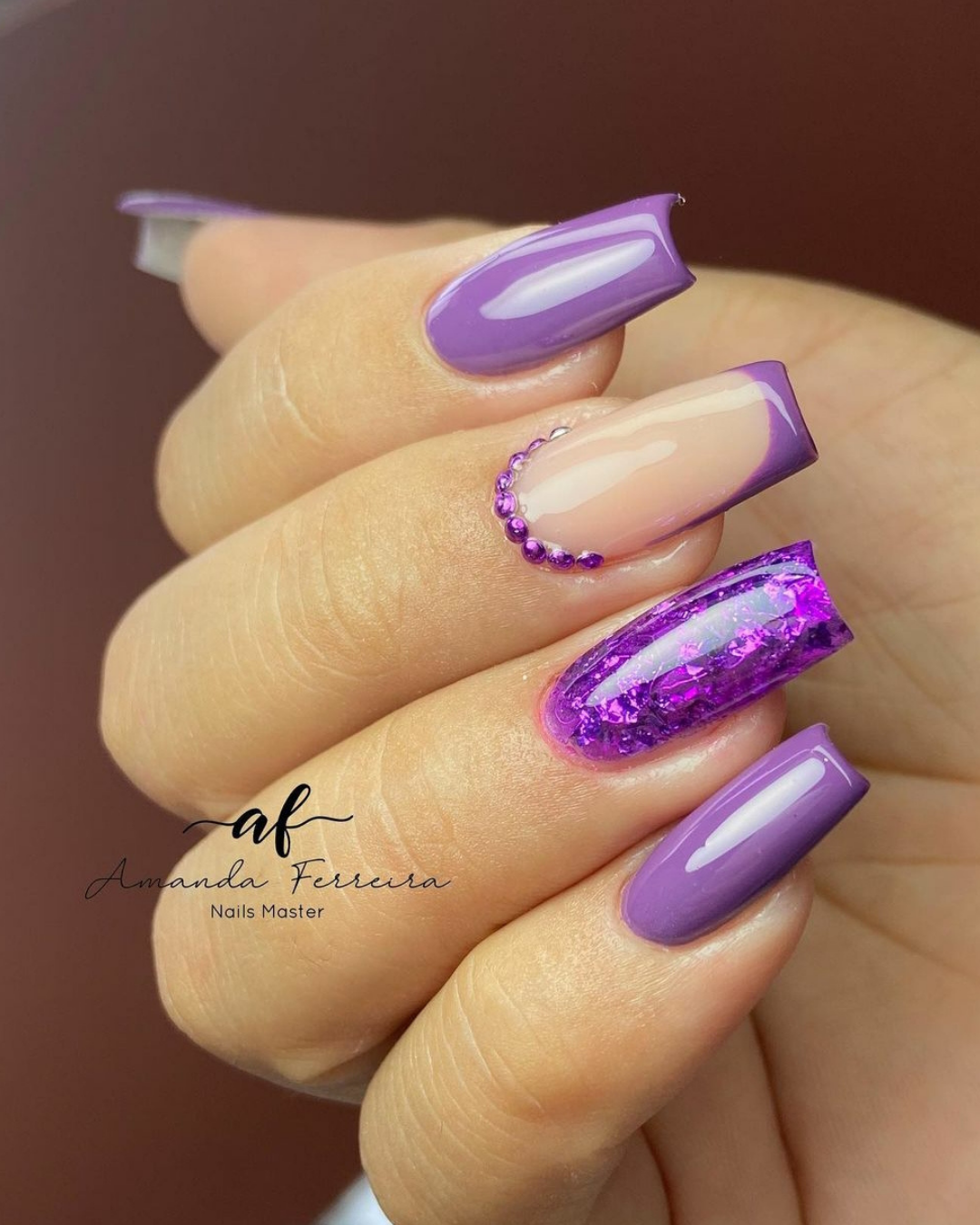 unha roxa com glitter para casamento