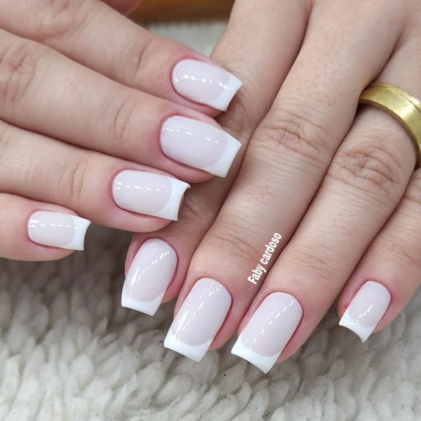 unhas brancas decoradas