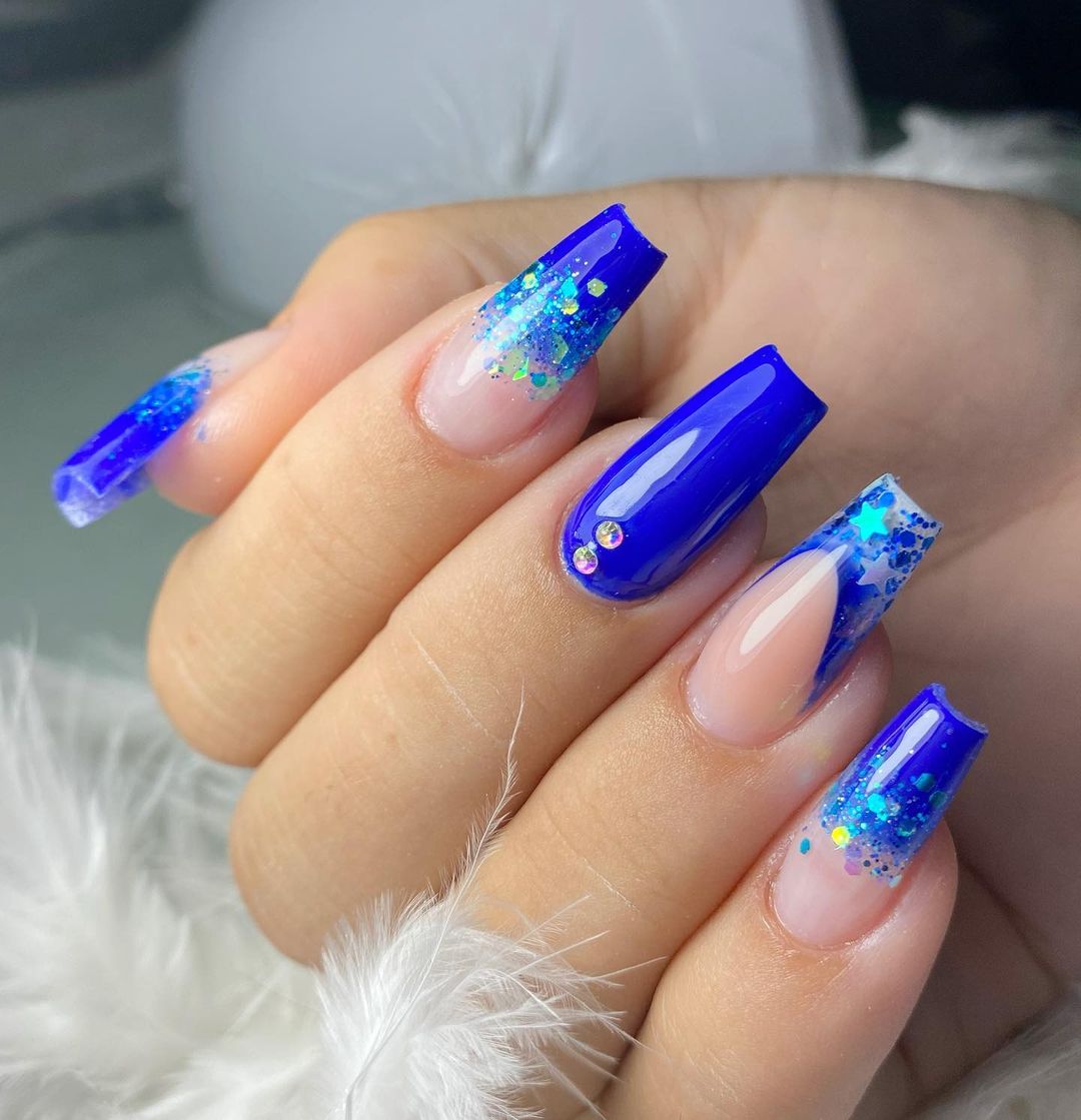 Inspirações de Unhas em Gel Decoradas 2026: Glitter e Francesinha