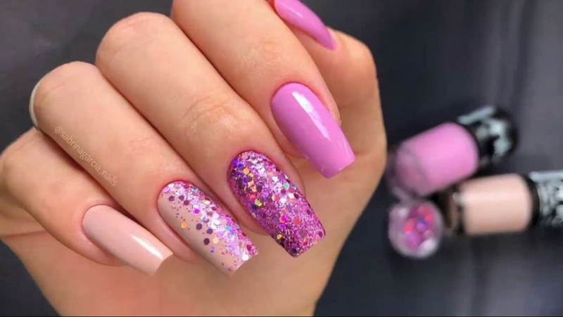 unhas de gel delicadas e elegantes