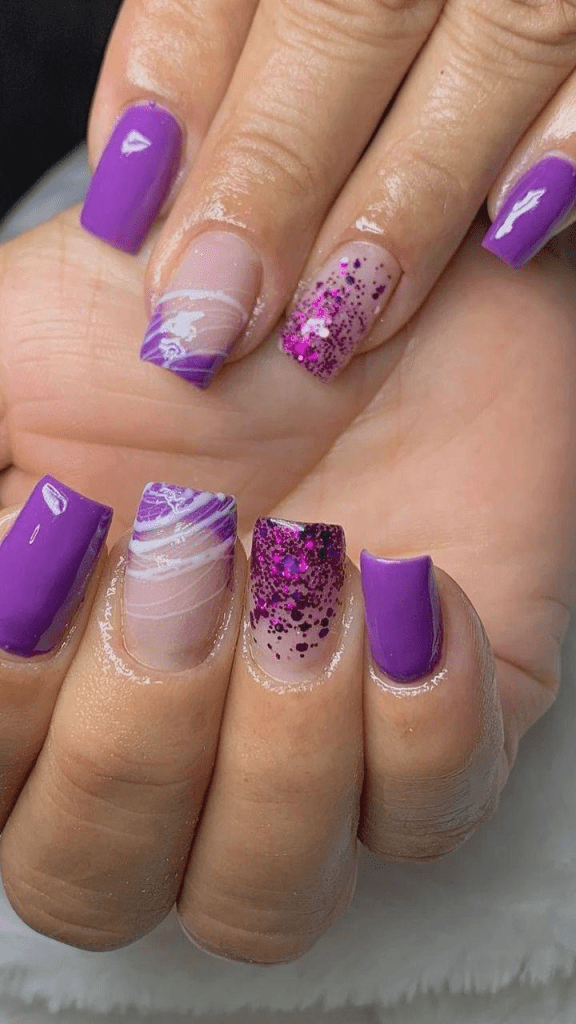 unhas roxas efeito cromado