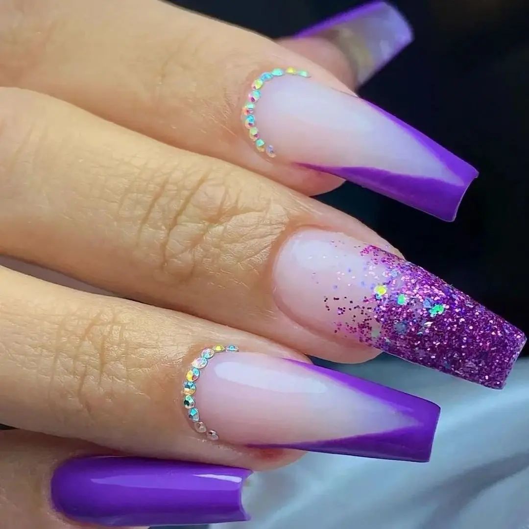 unhas roxas stiletto