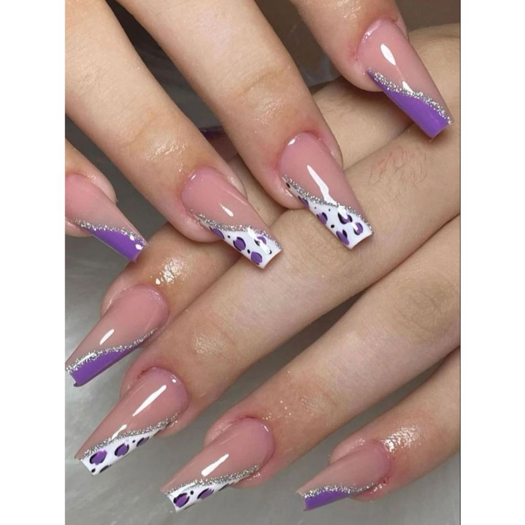 unhas roxas francesinha