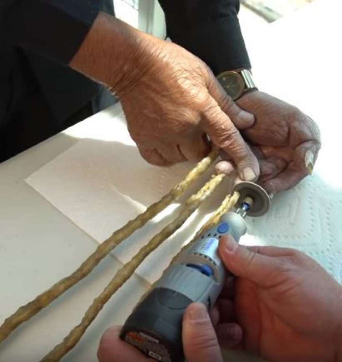 A história por trás das unhas mais longas do mundo: Homenagem à filha Latisha