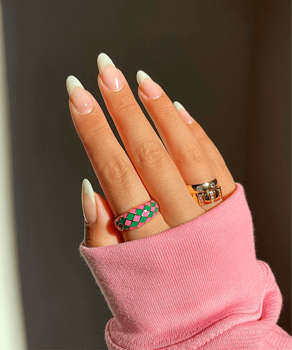 Alergias e Esmaltes: A relação com as manchas brancas ungueais.